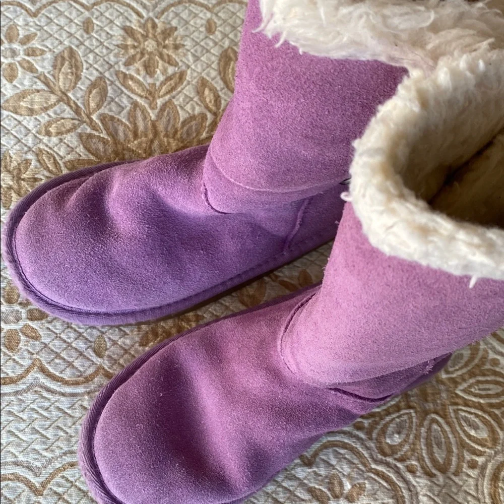Koolaburra by Ugg Purple Suede kids Boots, so cute!